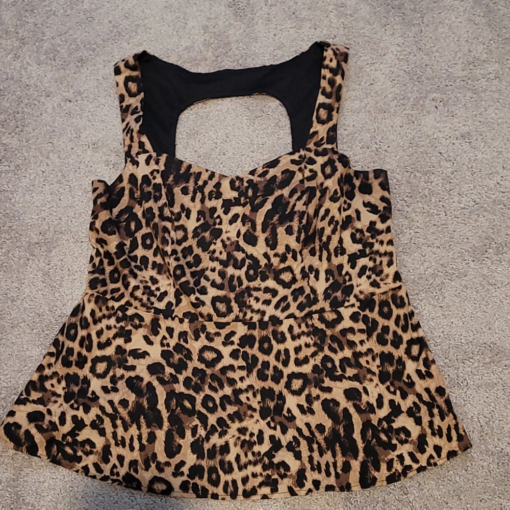 Leopard print peplum sleeveless keyhole back top
